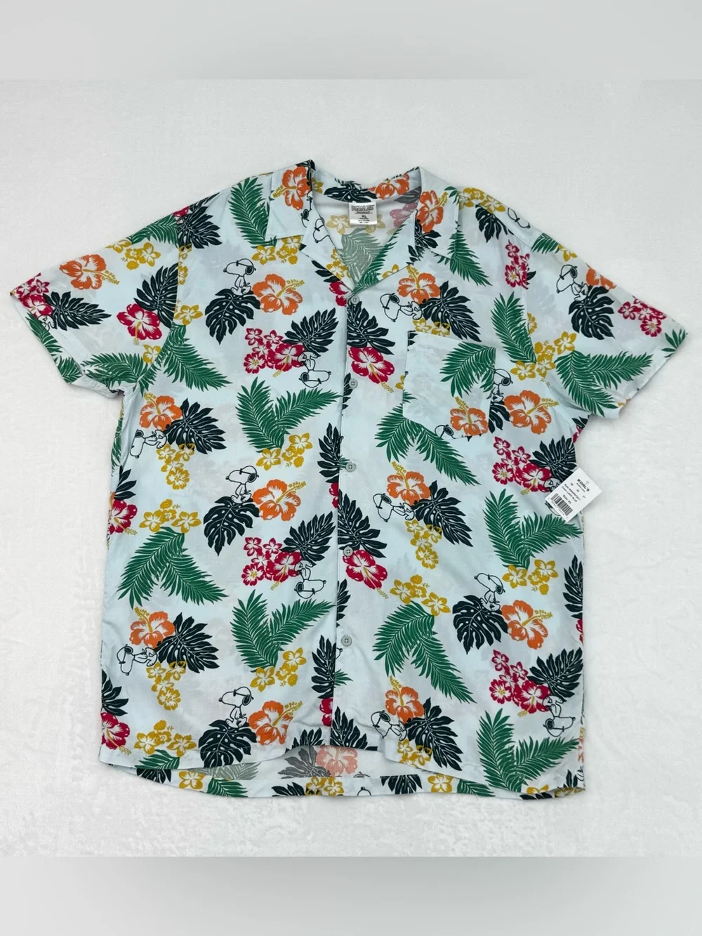 NEW Peanuts Snoopy Men's XL Hawaiian Shirt Sleeve Button Down Tropical Vacation